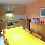 Riverside Retreat Viroinval Hébergement de vacances *