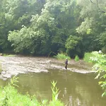 Riverside Retreat Viroinval Hébergement de vacances