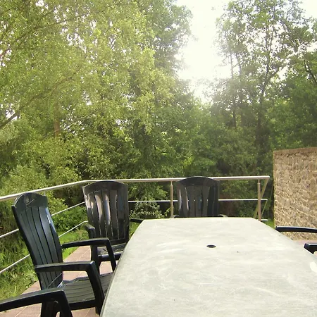 Dom wakacyjny Riverside Retreat Viroinval