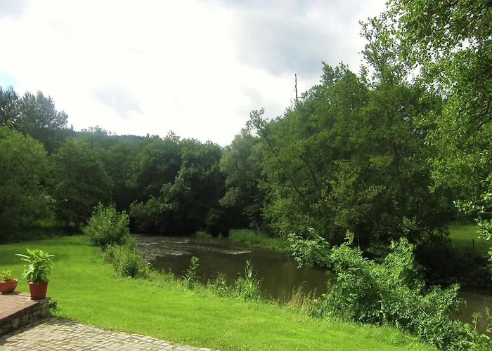 Dom wakacyjny Riverside Retreat Viroinval Treignes